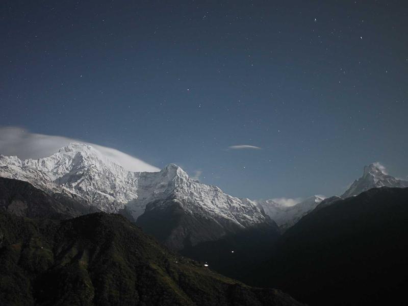 重庆山城<br>lys7ijqq.cn 轻轨穿楼奇观
